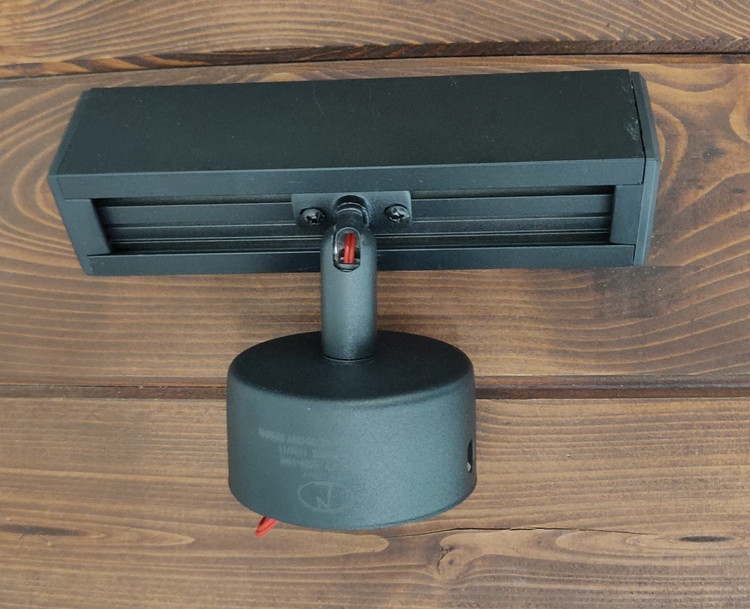 چراغ دیواری طرح مگنتی پایه ثابت برند نیولایت